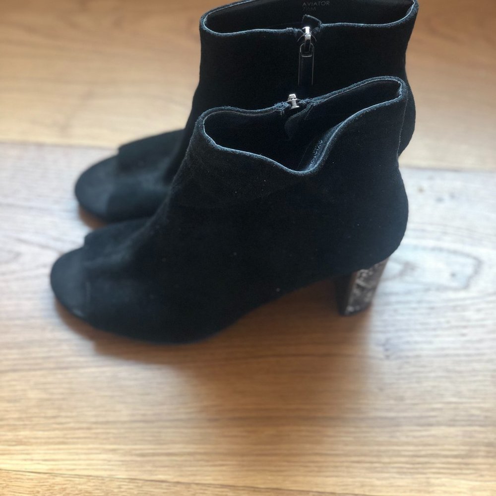 Tahari snakeskin Booties